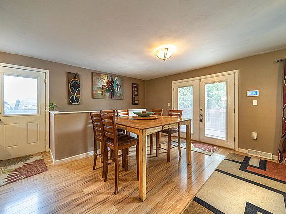5th image of 1087 White Paws Ln