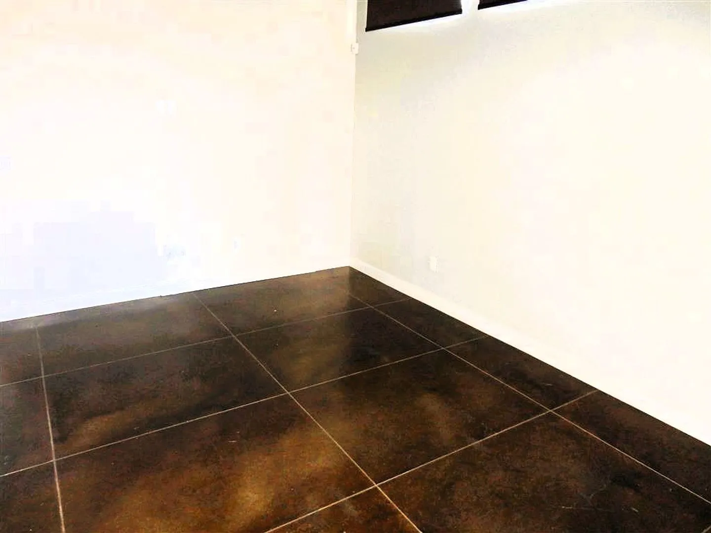 Spectacular Single Level Eastside Custom Home With Refrigerated Air Located In Quiet Neighborhood — Photo 2