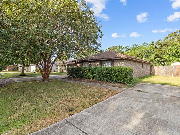 3rd image of 170 Circle Dr