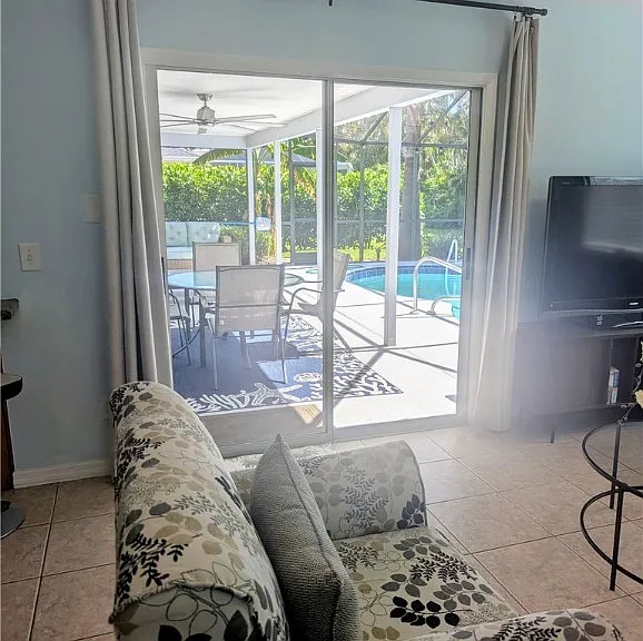 2535 SW 28th Pl — Photo 7