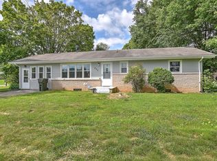 123 Earl Light Cir, Jonesborough, TN 37659