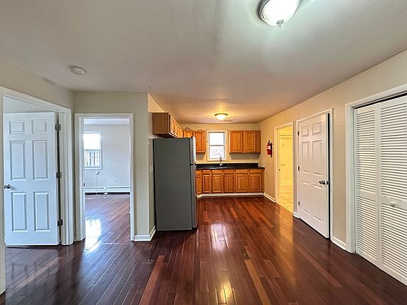 4th image of 569-71 Westside Ave #4