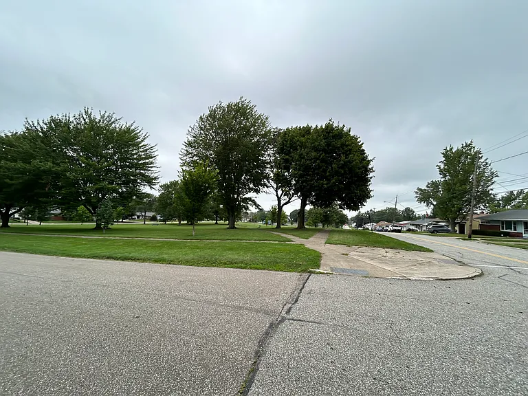 4104 Burton Ave — Photo 26