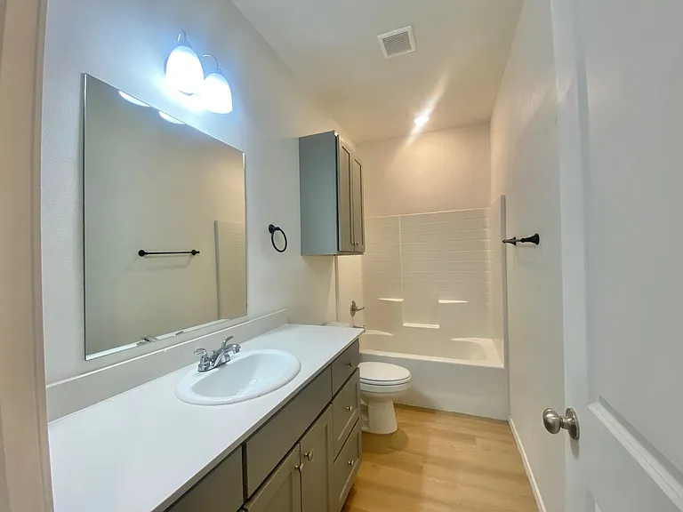 5547 Itasca St — Photo 10