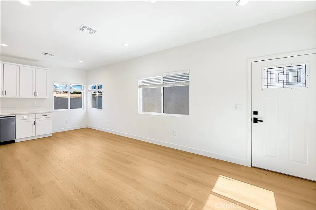 2 bed, 1150 sqft, $3,895 — Photo 4