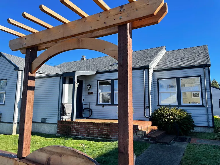 2511 J St — Photo 35