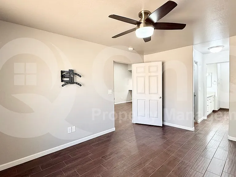 1414 E Grovers Ave #5 — Photo 5