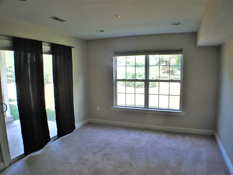 209 Moore Ct — Photo 26