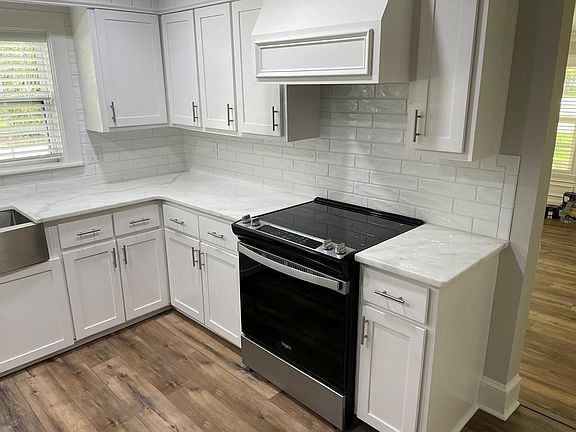 5th image of 115 E Stanfill St