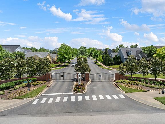 2nd image of 3020 Kingston Cir N