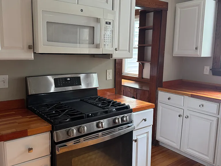 22 Allen St #2 — Photo 4
