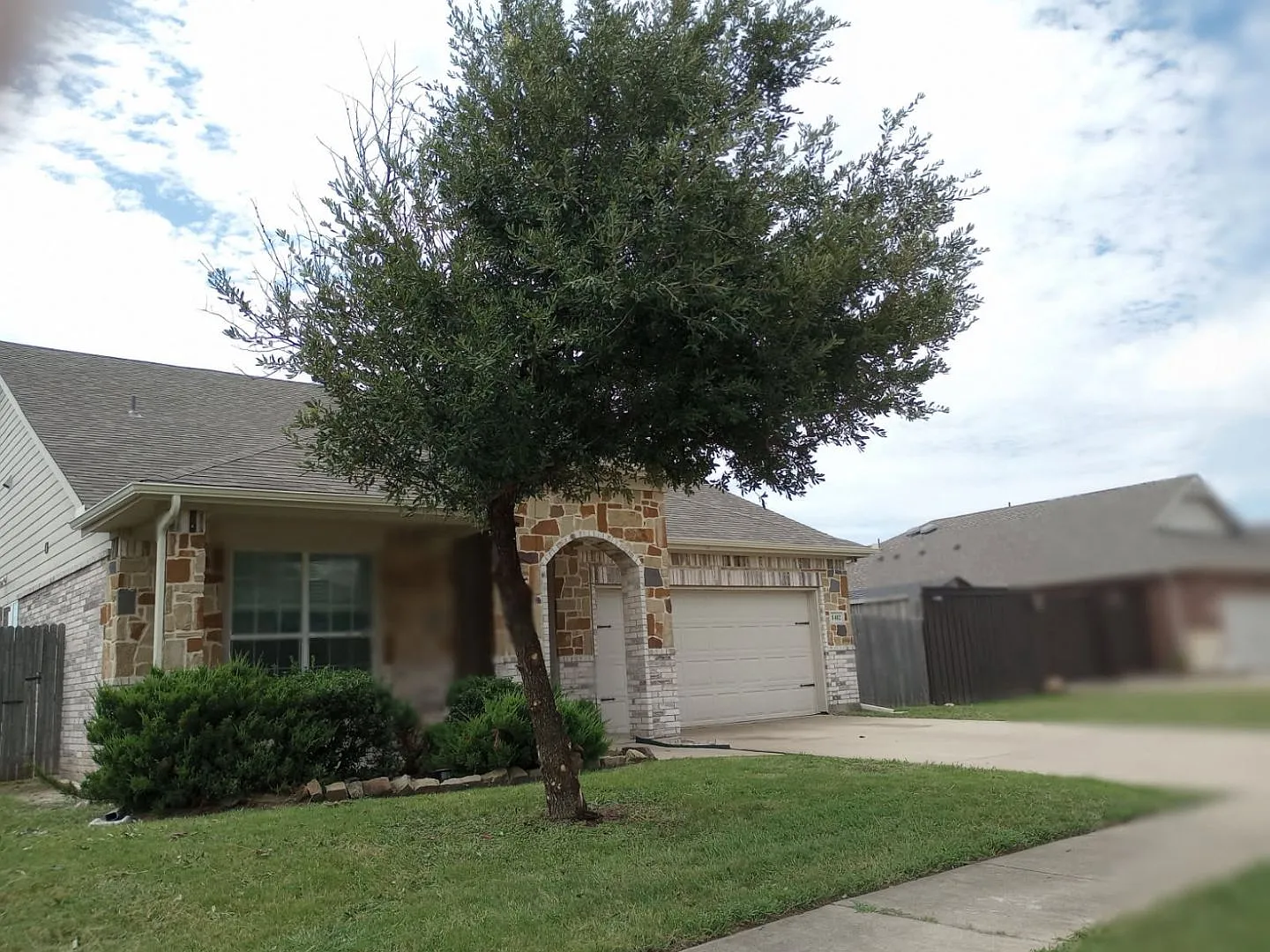 5 bed, 2584 sqft, $2,950 — Photo 1