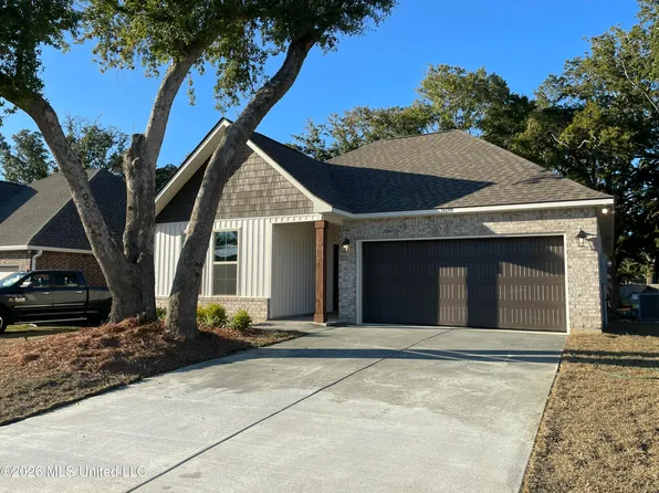 18099 Lakeshore Dr, Gulfport, MS 39503