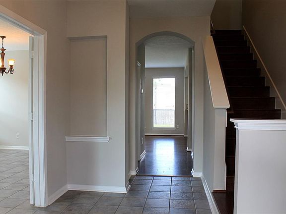 4th image of 1922 Quiet Hollow Dr