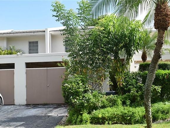2nd image of 3083 N Palm Aire Dr