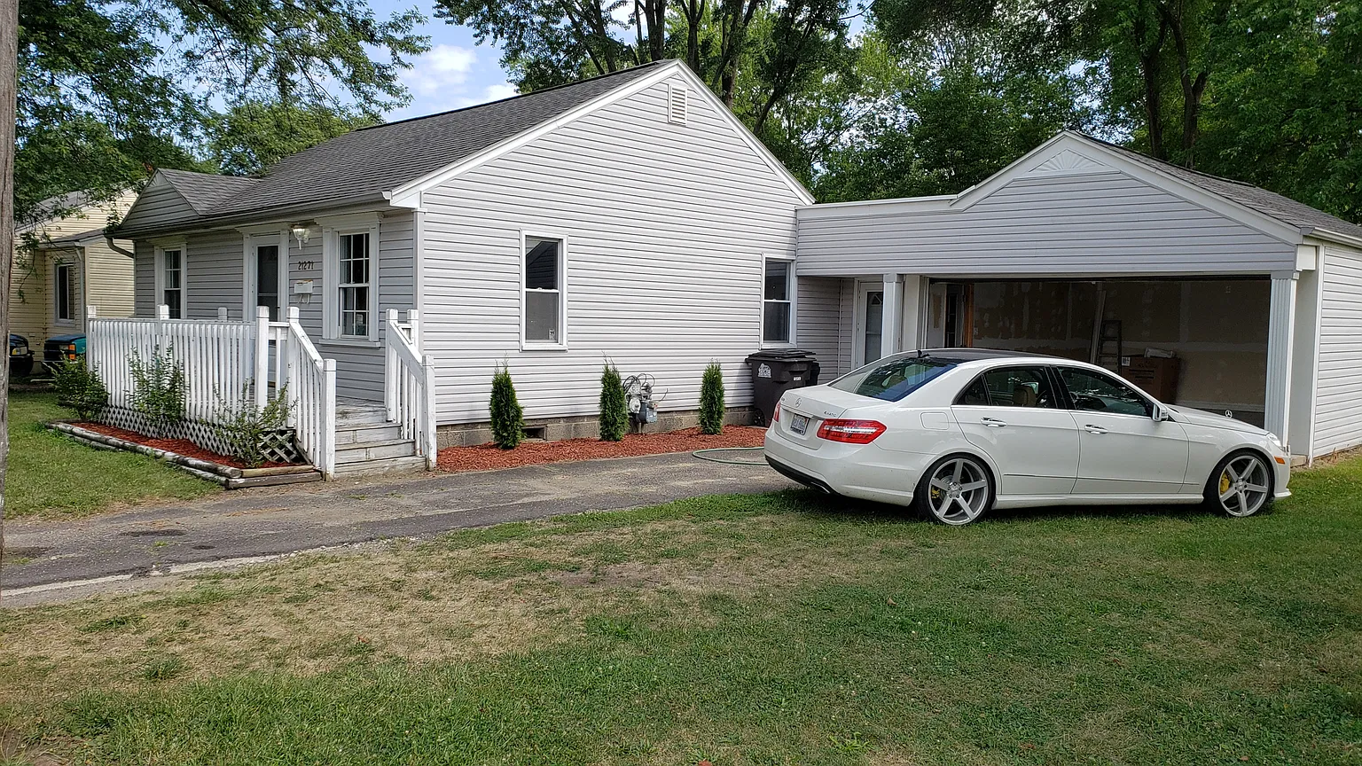 21271 Pinecrest St photo 1