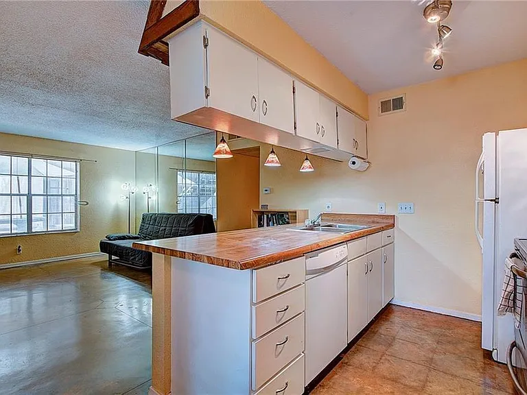 910 Duncan Ln #7 — Photo 7
