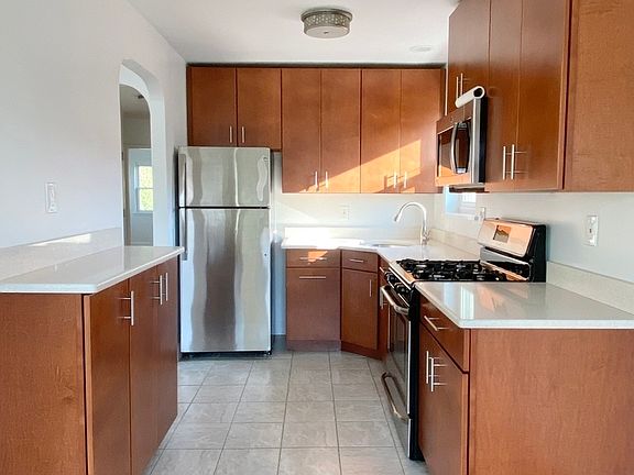 2nd image of 2329 37th St APT 3