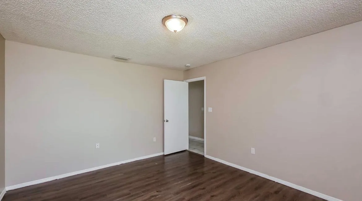 3 bed, 1661 sqft, $3,000 — Photo 3