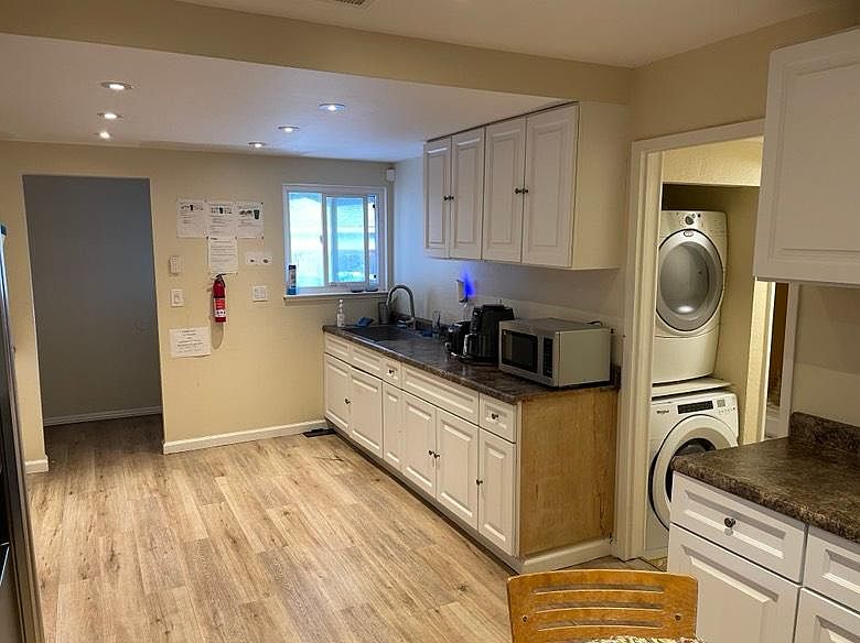 Shared Kitchen
Laundry on site