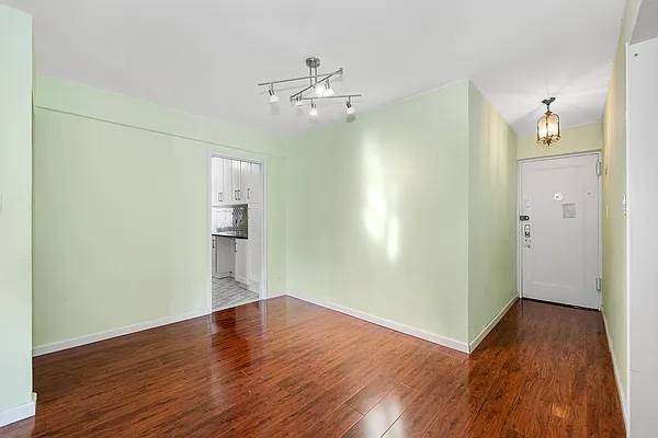 Sold by Compass | media 22