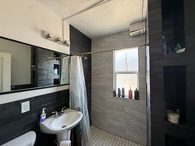 156-162 168 I St — Photo 14