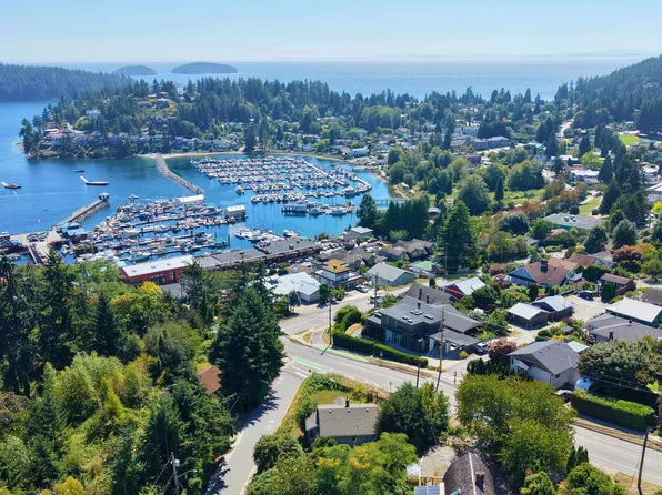 547 N Fletcher Rd, Gibsons, BC V0N 1V9