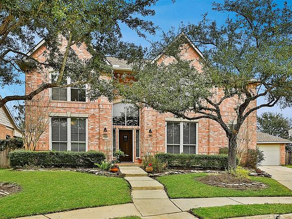 Welcome to the Ridge section of Gleannloch Farms. Walking distance to Hassler elementary. Cul-de-sac.