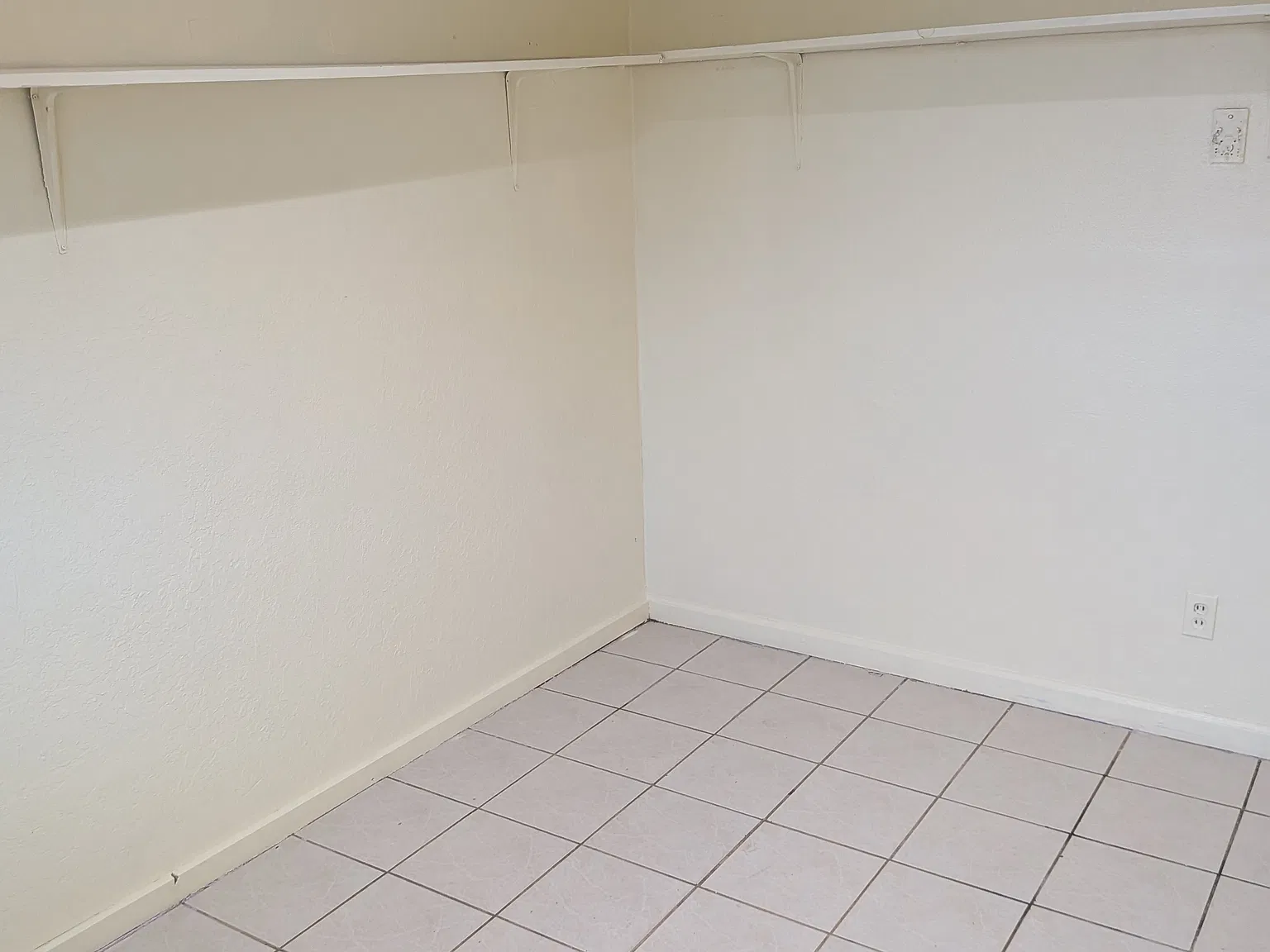 3 bed, 900 sqft, $3,000 — Photo 1