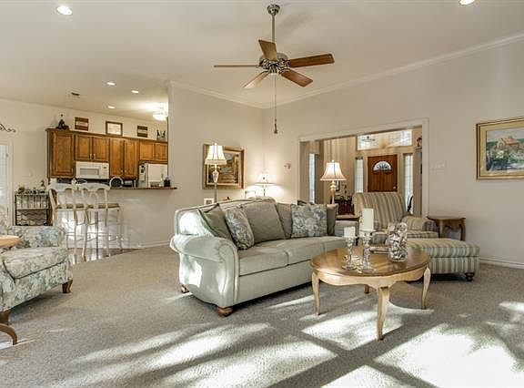 4th image of 808 Laurel Hills Ct