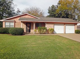 1008 Vine Dr, Angleton, TX 77515