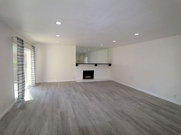 4th image of 2491 Bayshore Ave