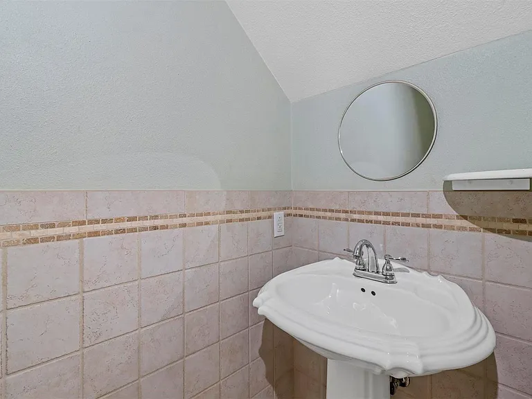 1110 Carrington Ct — Photo 22