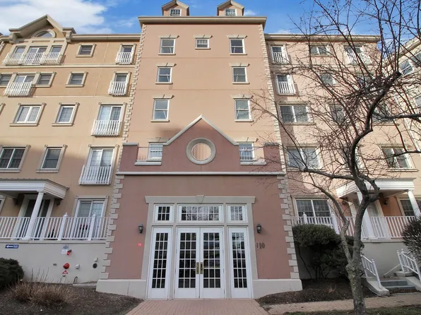 110 Shearwater Ct E APT 51, Jersey City, NJ 07305