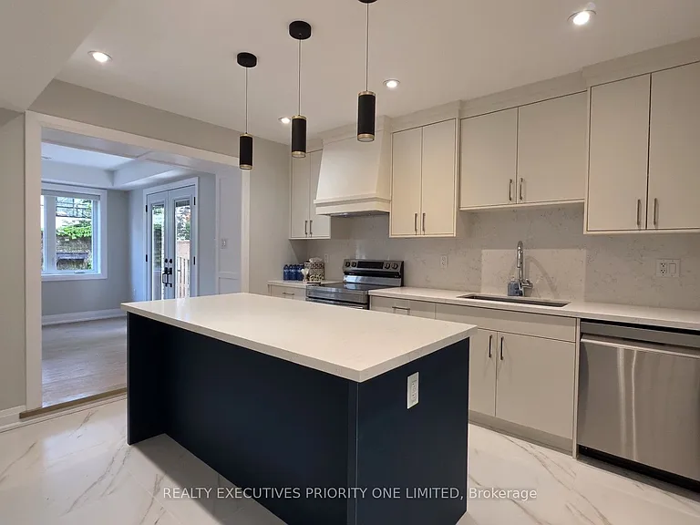 10 Lascelles Blvd #MAIN — Photo 19