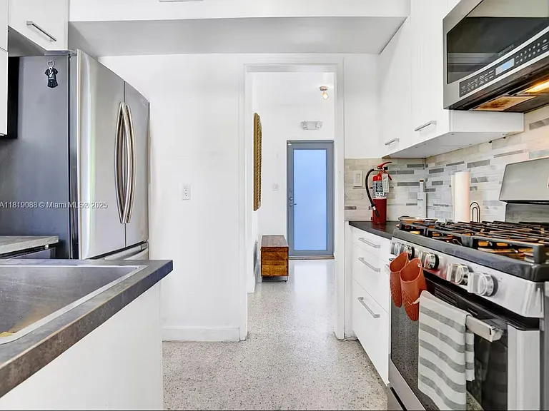 7537 W Treasure Dr — Photo 6