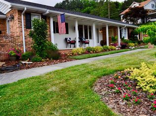 205 Rose St, Hinton, WV 25951