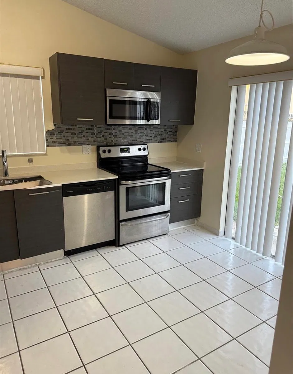 Building Photo - 14450 SW 95th Ter