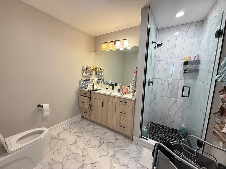 1701 W Division St #2E — Photo 13