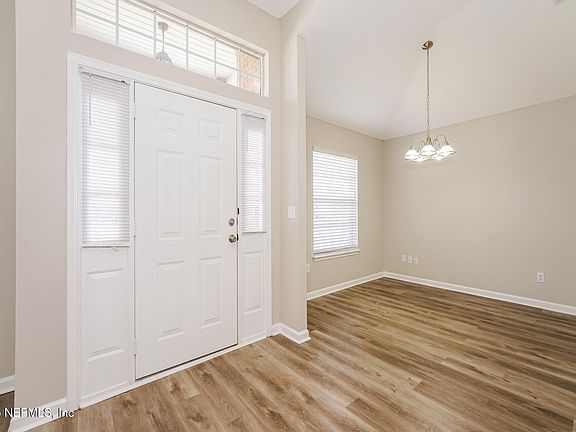 3rd image of 156 BARRINGTON Drive