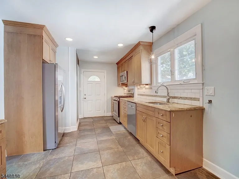 158 Lexington Ave — Photo 29