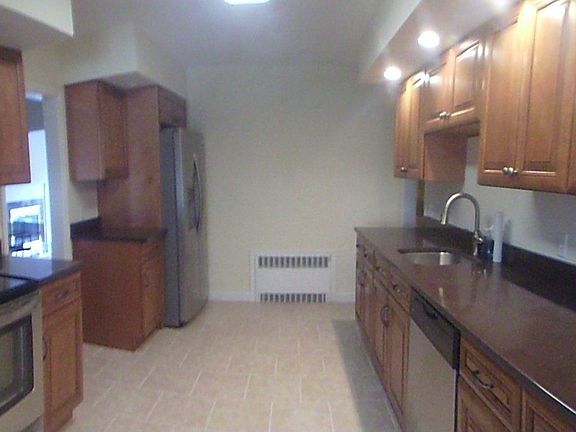 3rd image of 77 Clarendon Ct