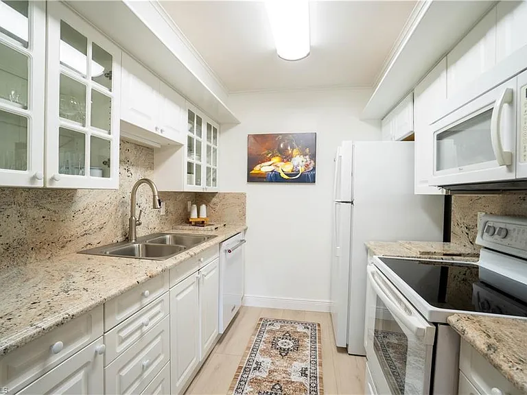 388 4th Ave S #388 — Photo 8