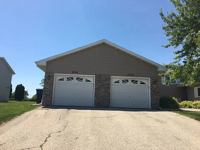 2101 Green Valley Dr — Photo 1
