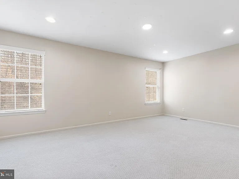 271 Yorktown Ct — Photo 21