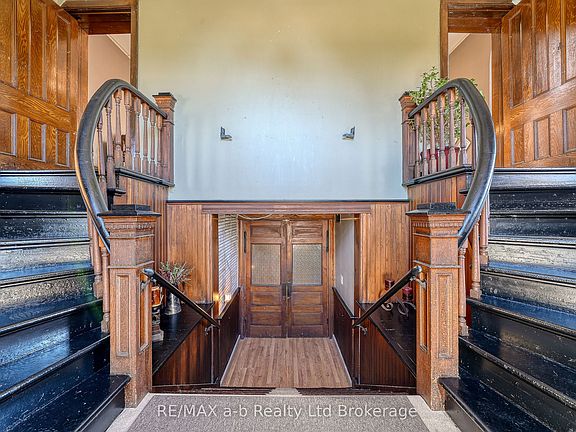 4th image of 5924 Putnam Rd