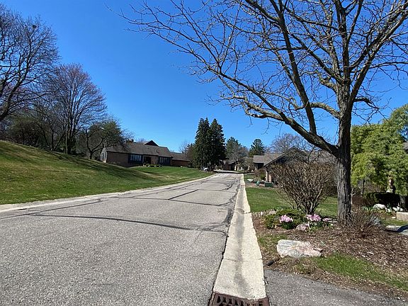 5th image of 1930 Pine Ridge Ct