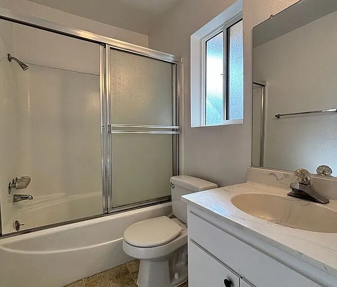 18307 Burbank Blvd #68 — Photo 14