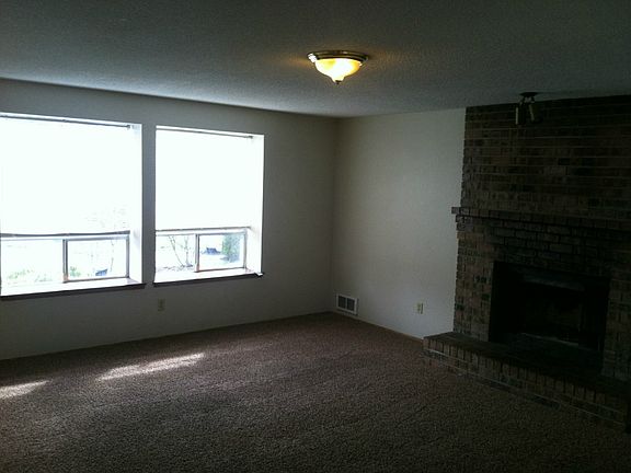 4th image of 515 191st Street Ct E