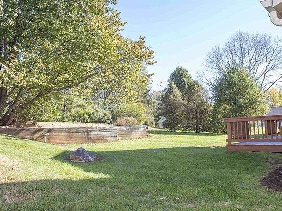 4th image of 844 W Rosewood Dr